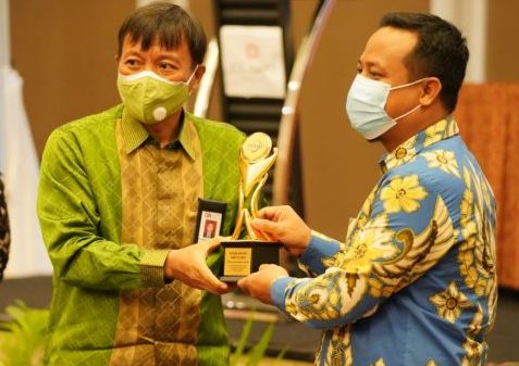 Pemprov Sulsel Terima Penghargaan TPKAD